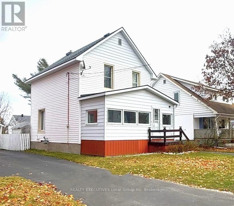 844 Queen Street, North Bay, Ontario  P1A 1T9 - Photo 3 - X12571466