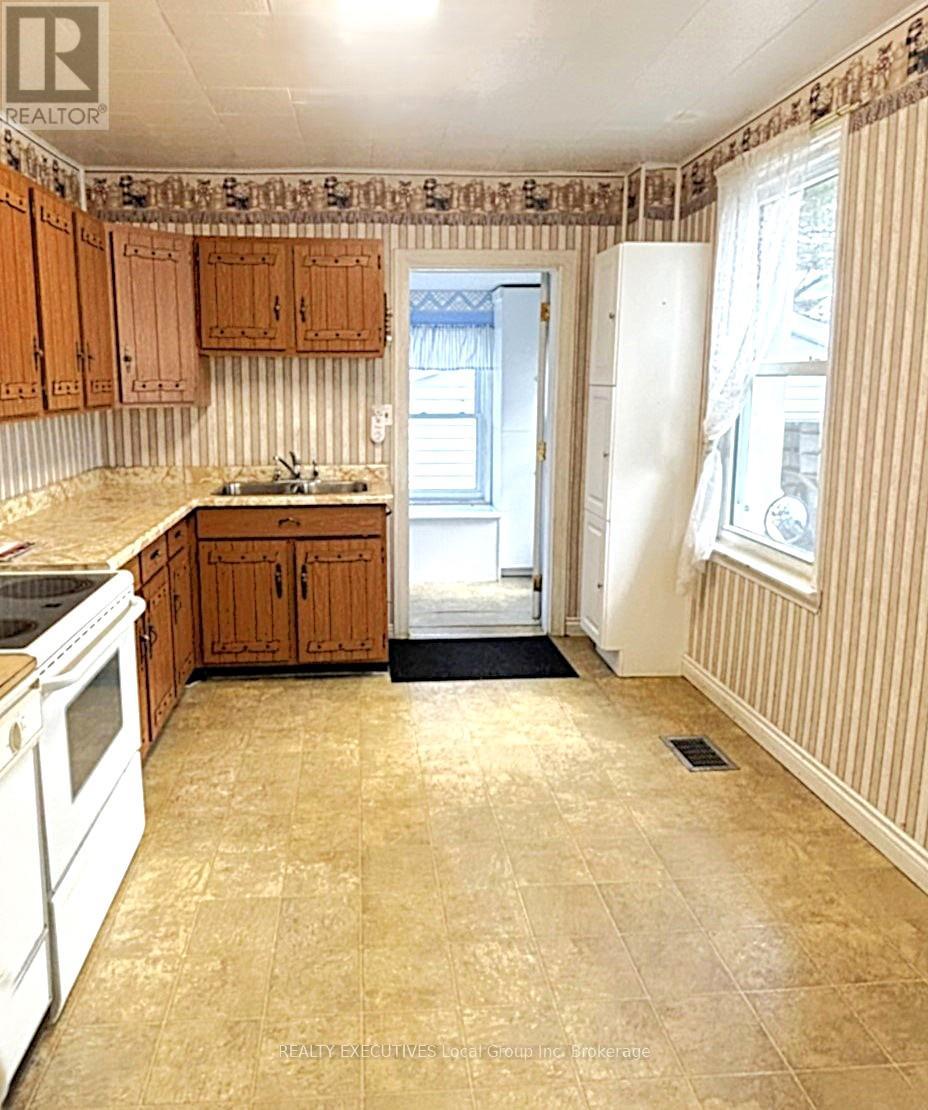 844 Queen Street, North Bay, Ontario  P1A 1T9 - Photo 9 - X12571466