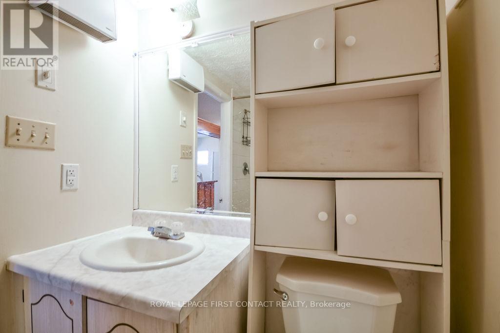 3071 Mosley Street, Wasaga Beach, Ontario  L9Z 1W7 - Photo 10 - S12571286