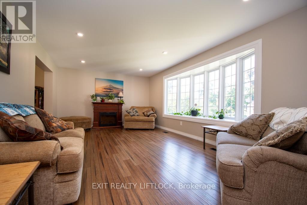 1456 Firwood Crescent, Peterborough, Ontario  K9K 1J1 - Photo 4 - X12571344