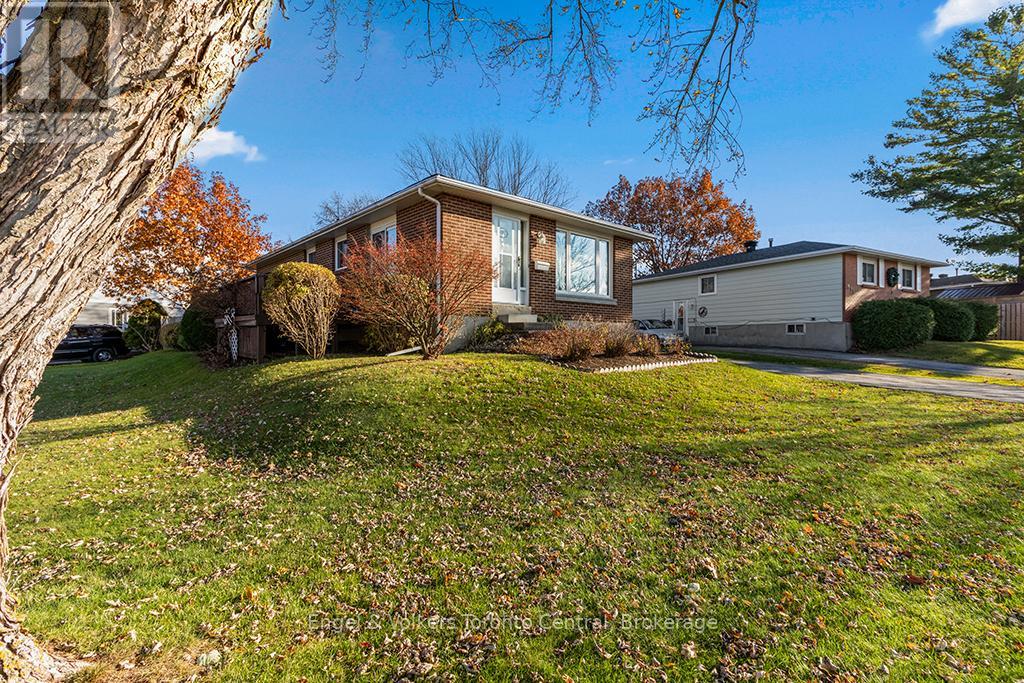 997 15th 'b' Street E, Owen Sound, Ontario N4K 5V7 - Photo 2 - X12571382