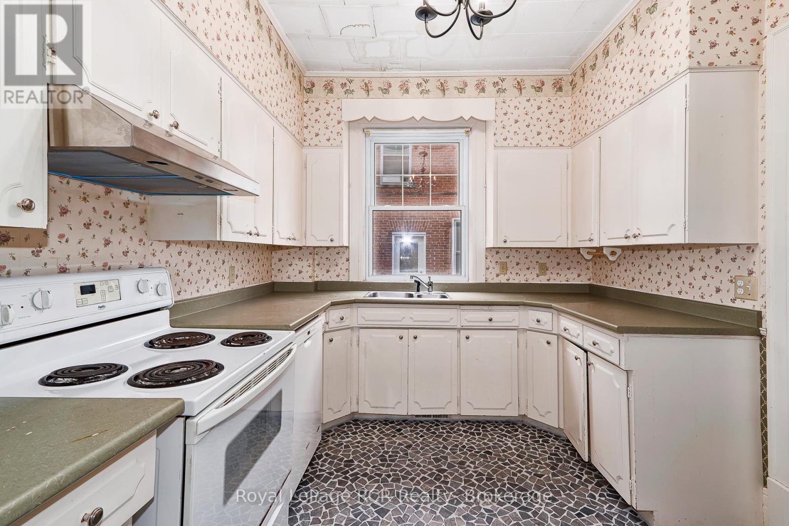 143 Trowbridge Street W, Meaford, Ontario N4L 1G3 - Photo 12 - X12571478