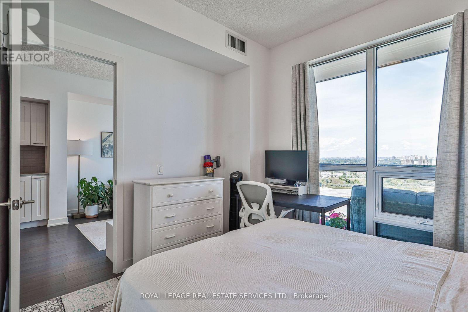 2310 - 2212 Lake Shore Boulevard W, Toronto, Ontario  M8V 0C2 - Photo 14 - W12571324