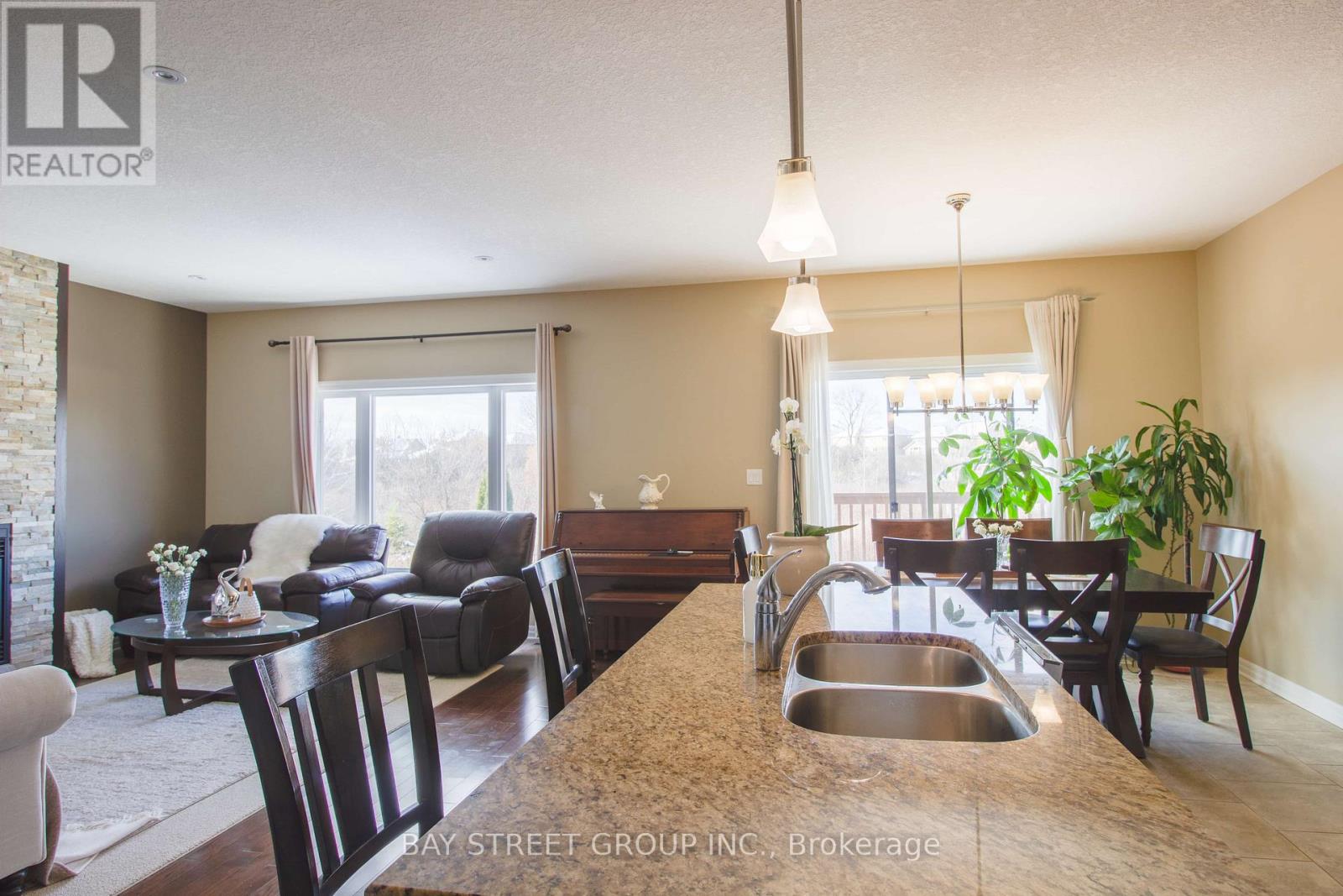 1451 Howlett Circle, London North, Ontario  N5X 0K5 - Photo 6 - X12571208