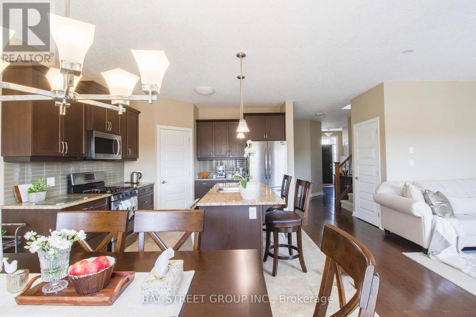 1451 Howlett Circle, London North, Ontario  N5X 0K5 - Photo 8 - X12571208