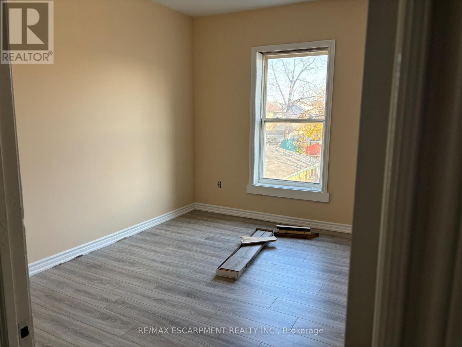 124 Cathcart Street, Hamilton, Ontario  L8L 5A2 - Photo 5 - X12571226