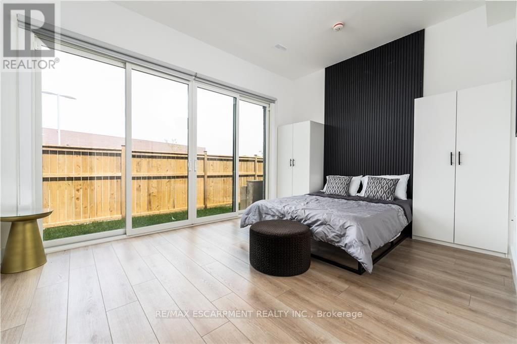 33 Summersides Mews, Pelham, Ontario  L3E 0B6 - Photo 15 - X12571258