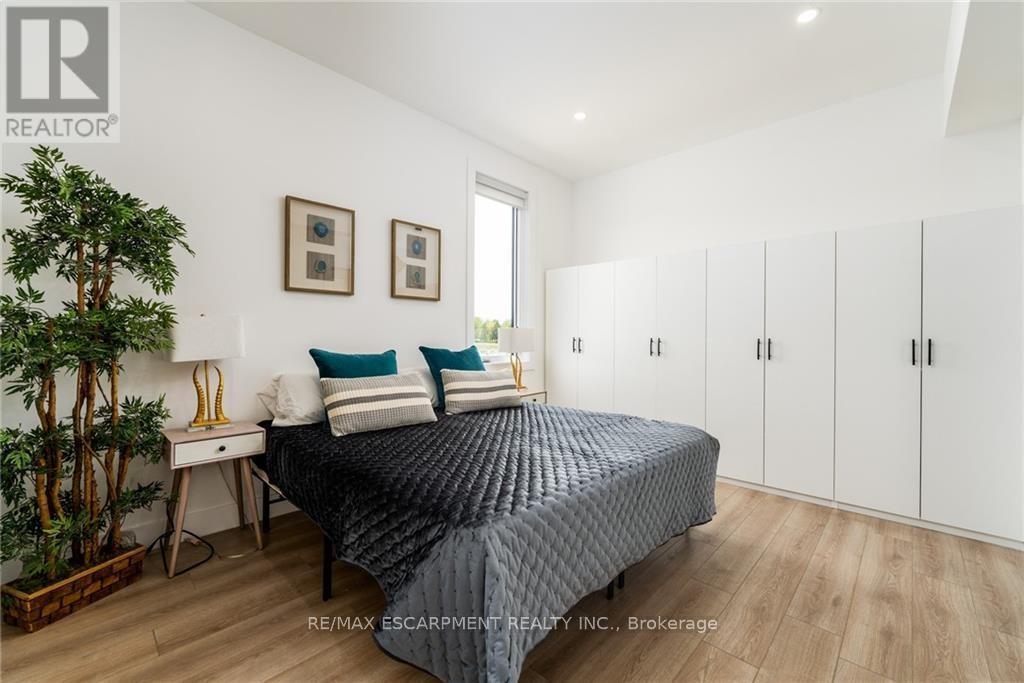 33 Summersides Mews, Pelham, Ontario  L3E 0B6 - Photo 16 - X12571258