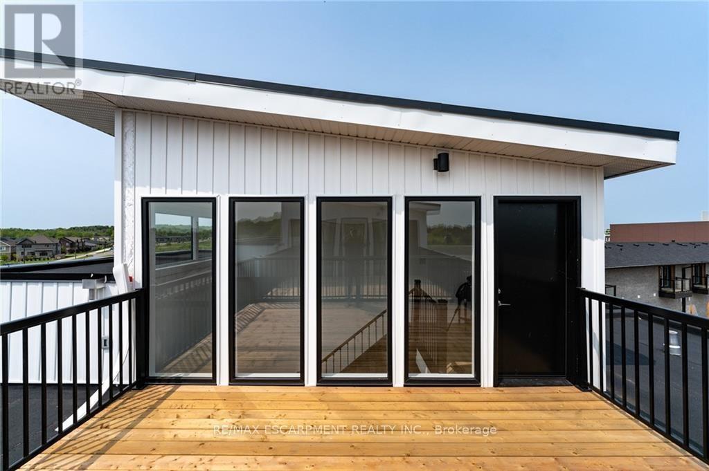 33 Summersides Mews, Pelham, Ontario  L3E 0B6 - Photo 4 - X12571258