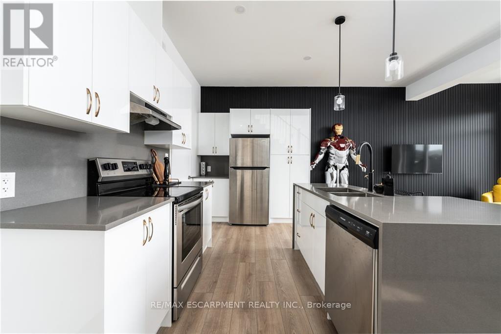 33 Summersides Mews, Pelham, Ontario  L3E 0B6 - Photo 9 - X12571258