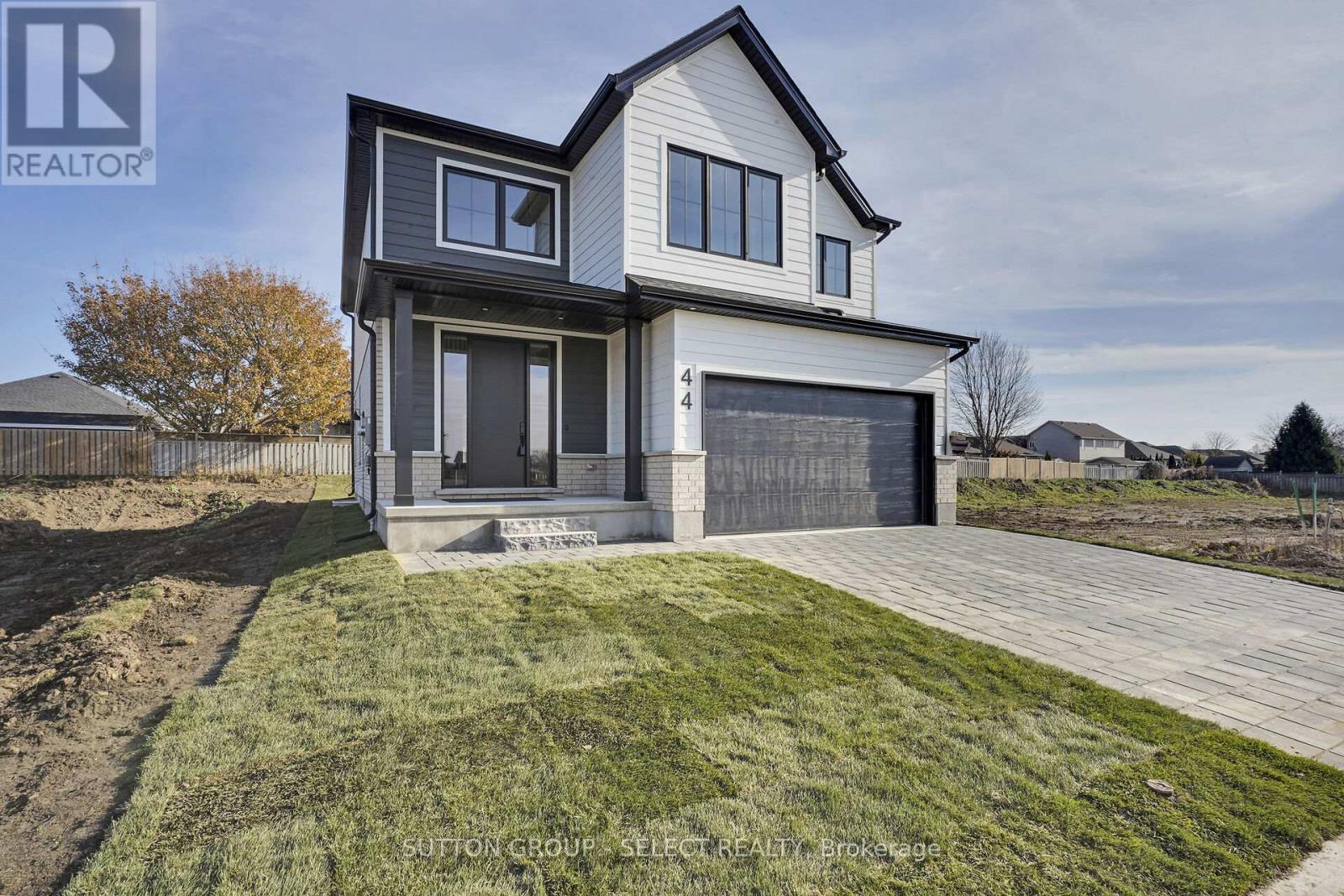 44 Lucas Road, St. Thomas, Ontario  N5R 0M1 - Photo 2 - X12395414