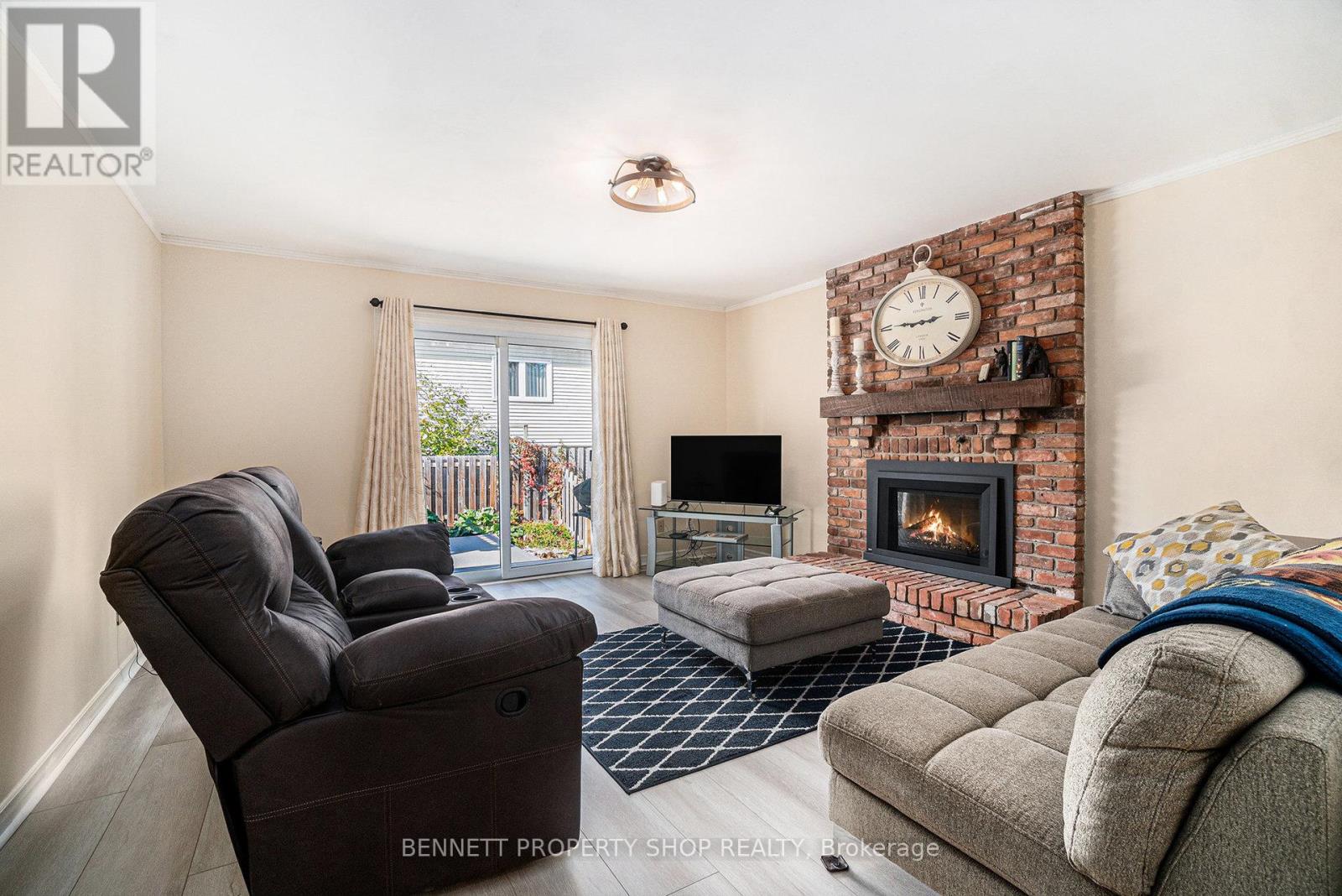 21 Pattermead Crescent, Ottawa, Ontario  K1V 0A1 - Photo 10 - X12437601