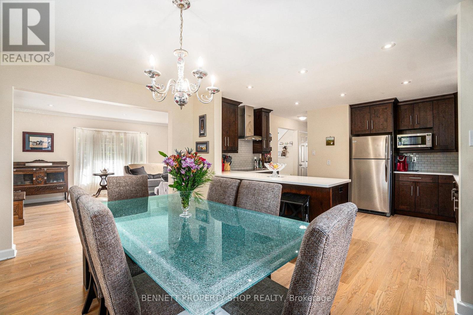 21 Pattermead Crescent, Ottawa, Ontario  K1V 0A1 - Photo 4 - X12437601