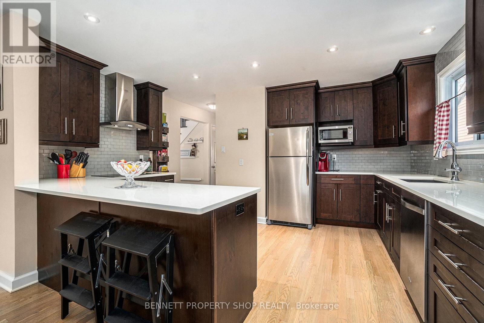 21 Pattermead Crescent, Ottawa, Ontario  K1V 0A1 - Photo 9 - X12437601