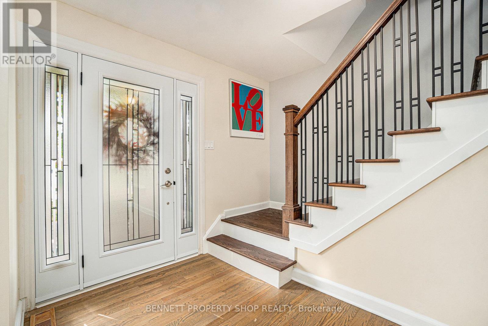 21 Pattermead Crescent, Ottawa, Ontario  K1V 0A1 - Photo 3 - X12437601