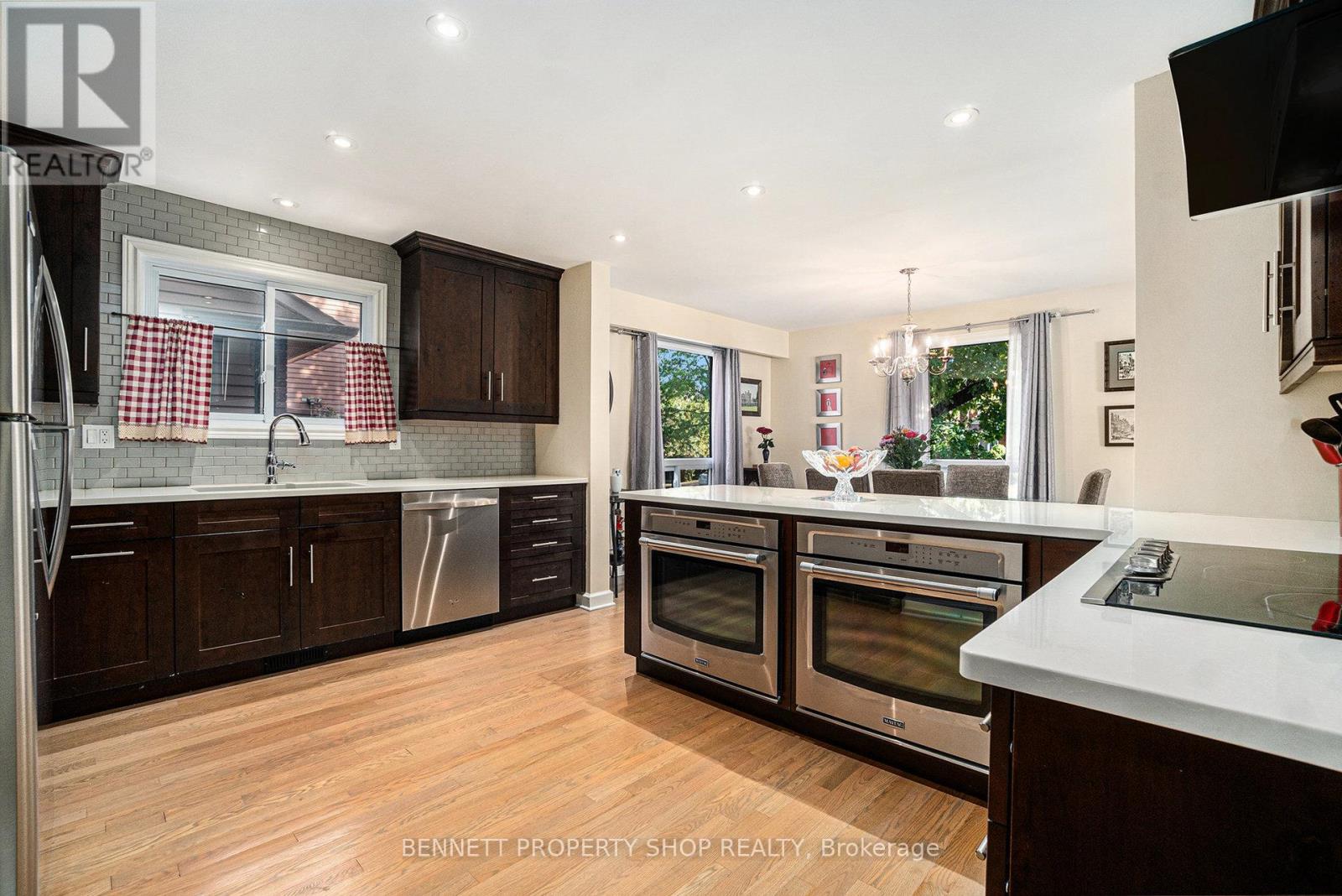 21 Pattermead Crescent, Ottawa, Ontario  K1V 0A1 - Photo 8 - X12437601