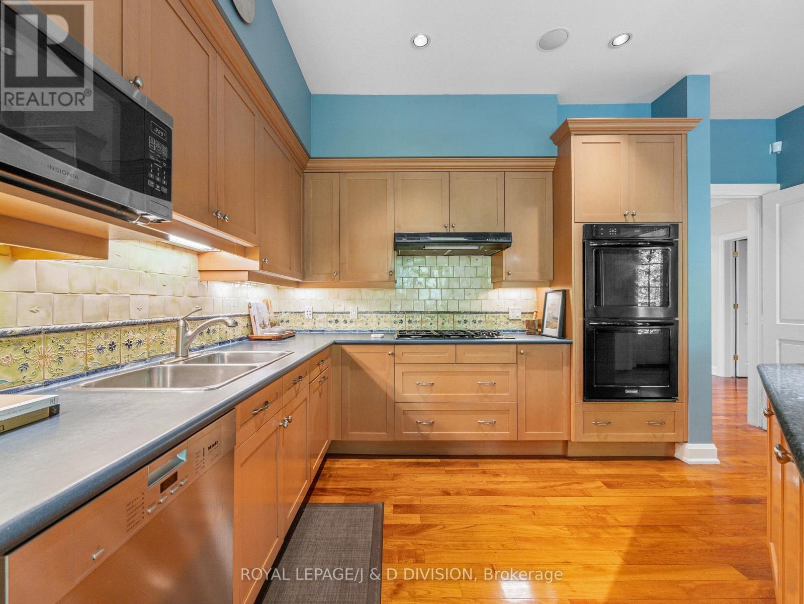 8 Glenallan Road, Toronto, Ontario  M4N 1G7 - Photo 17 - C12571436