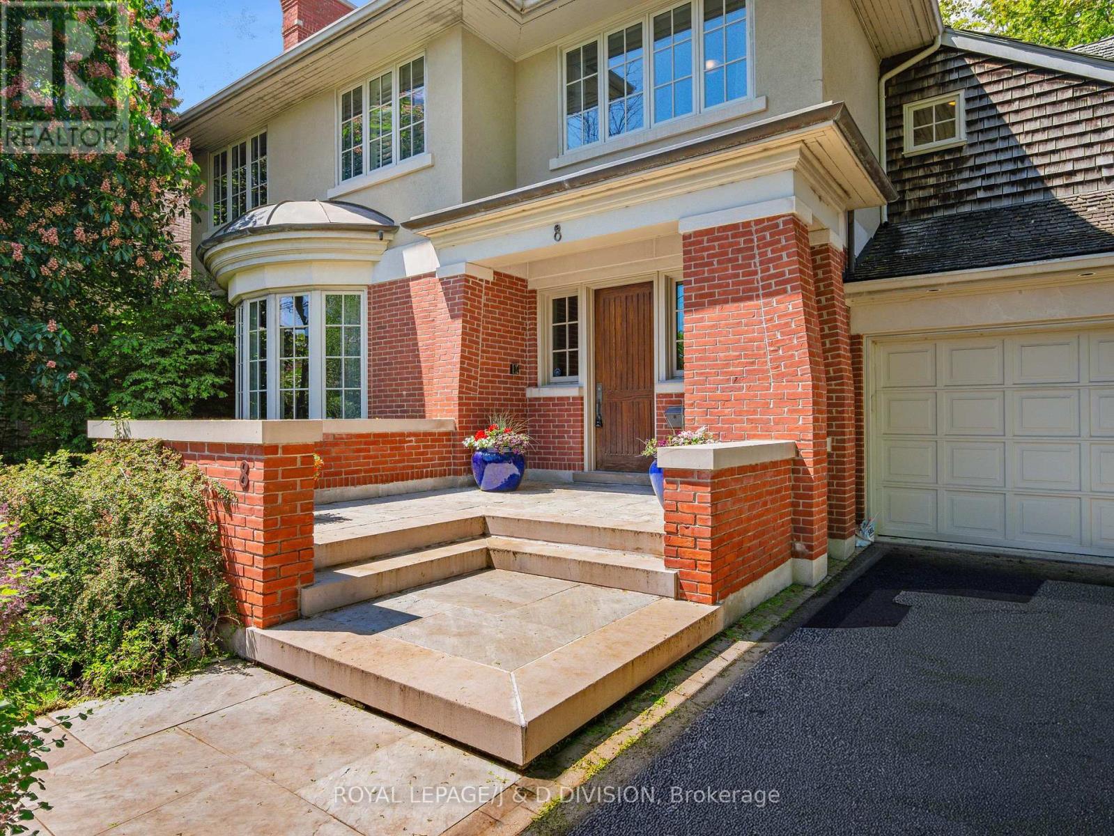 8 Glenallan Road, Toronto, Ontario  M4N 1G7 - Photo 2 - C12571436