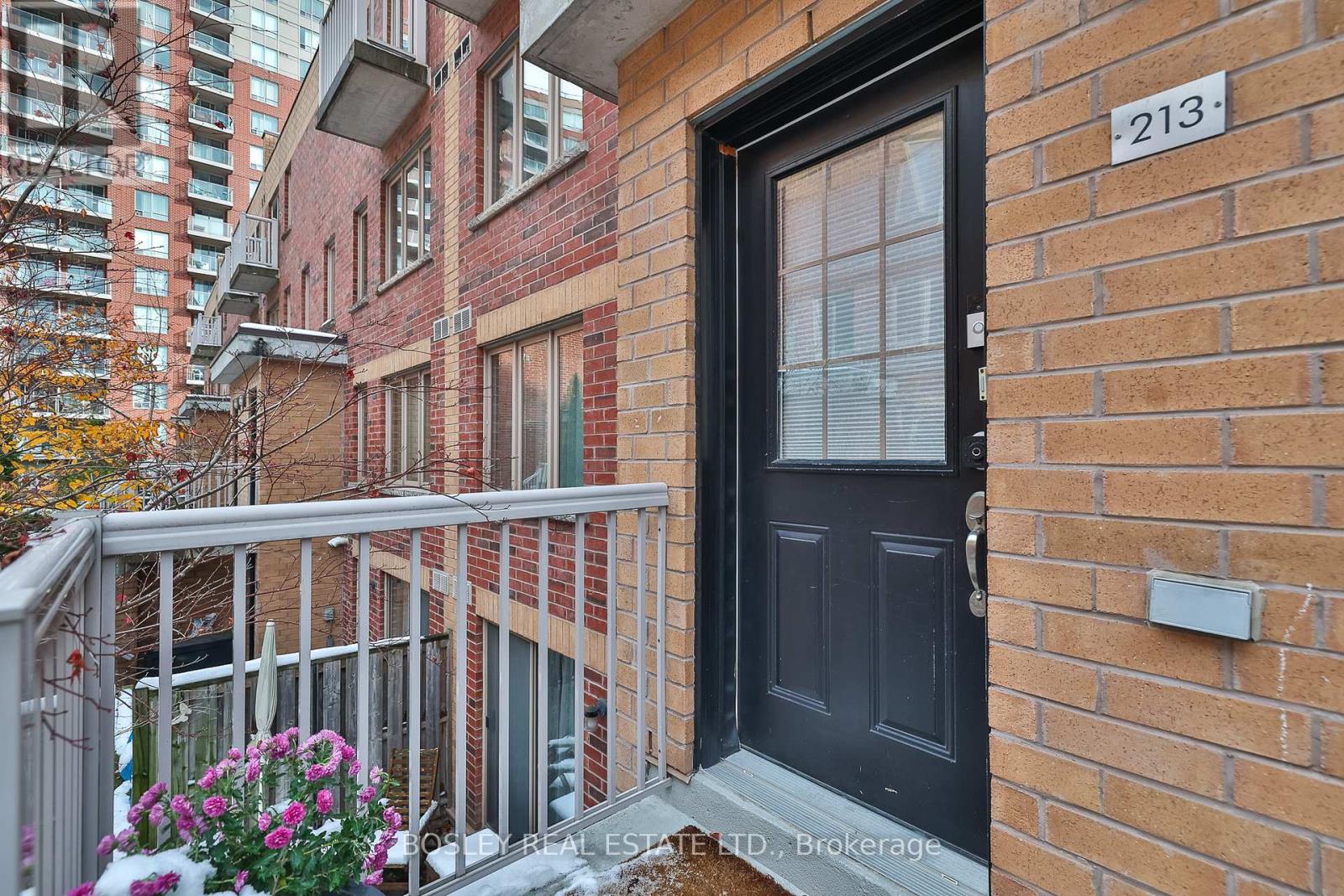 213 - 1 Ruttan Street, Toronto, Ontario  M6P 0A1 - Photo 31 - C12571440