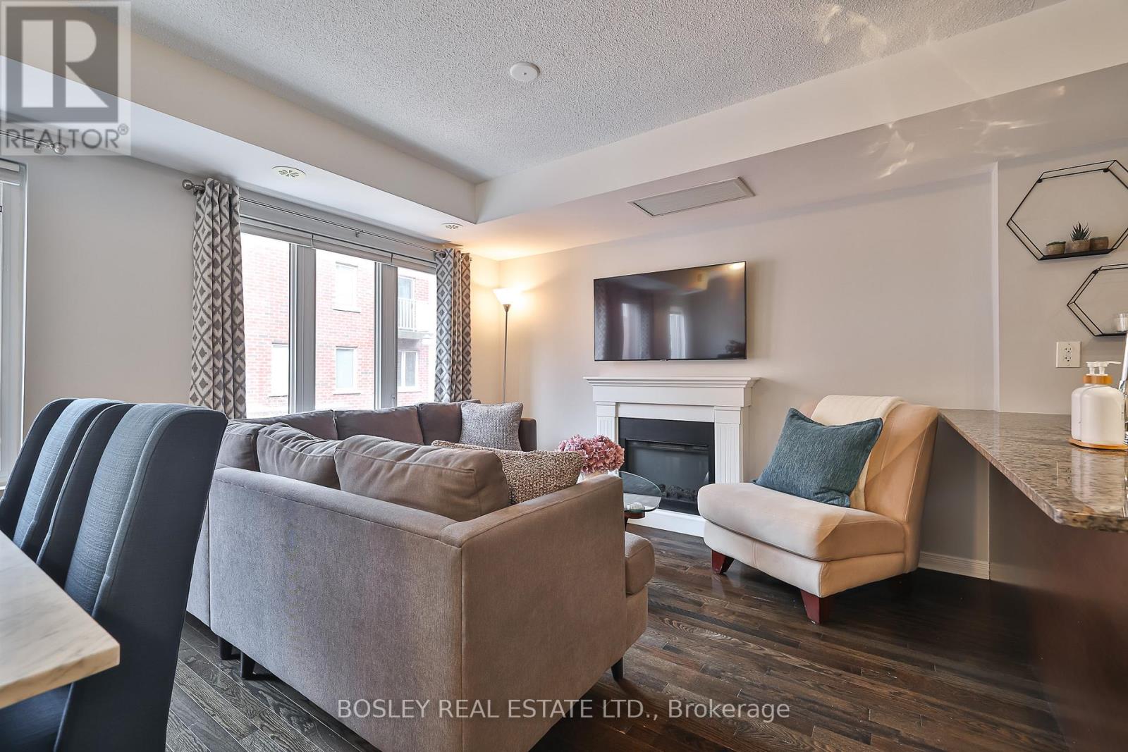 213 - 1 Ruttan Street, Toronto, Ontario  M6P 0A1 - Photo 4 - C12571440