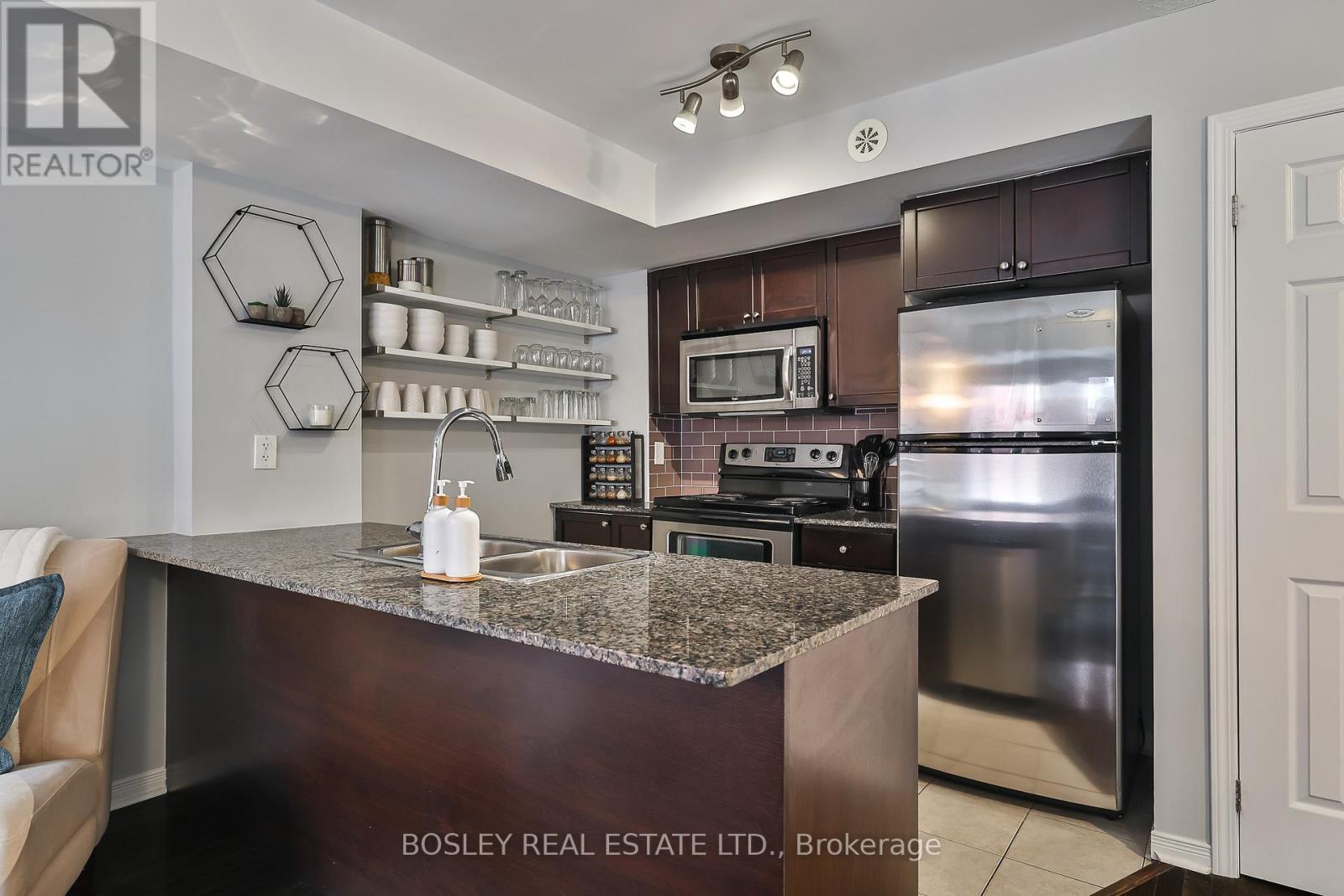 213 - 1 Ruttan Street, Toronto, Ontario  M6P 0A1 - Photo 6 - C12571440