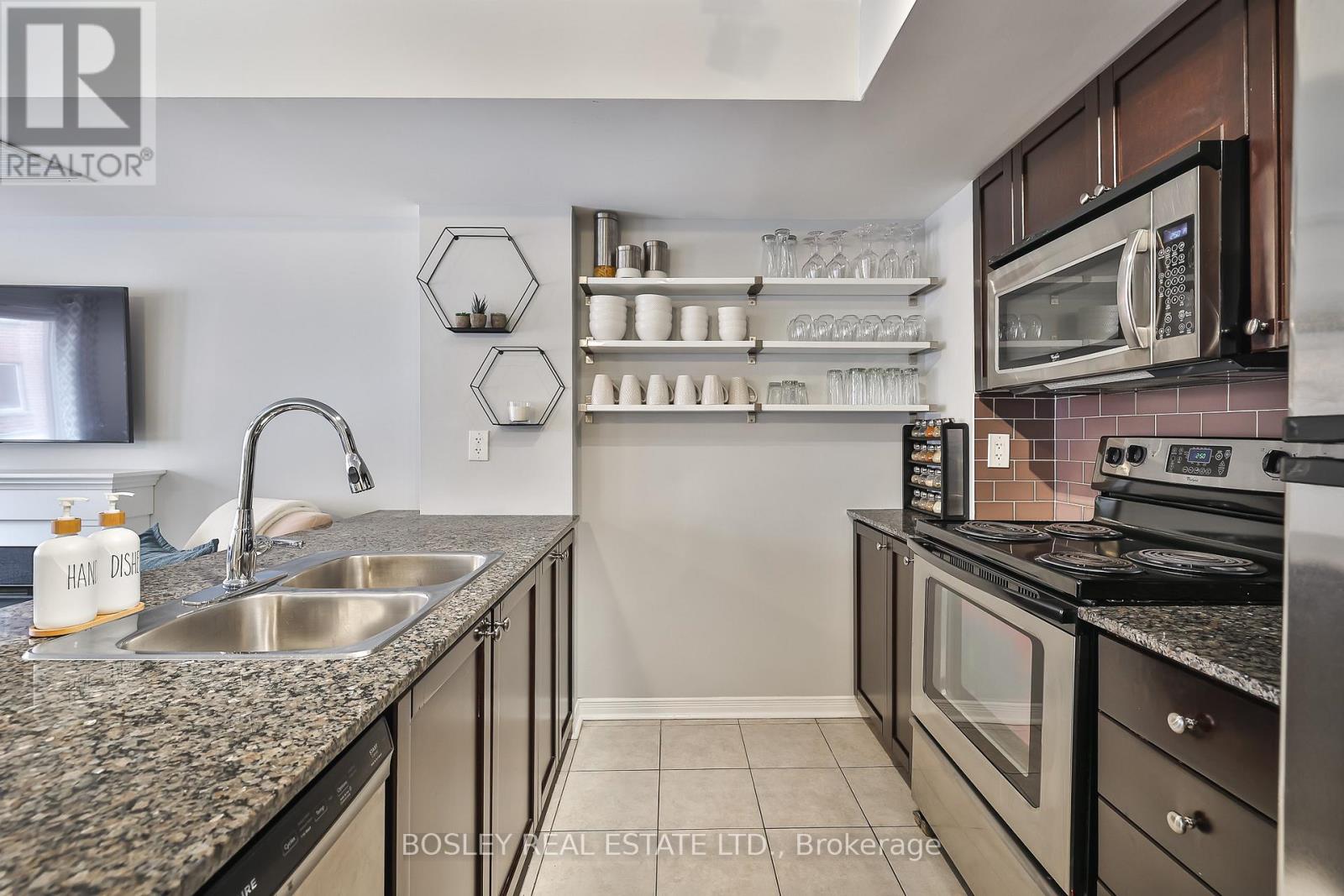 213 - 1 Ruttan Street, Toronto, Ontario  M6P 0A1 - Photo 7 - C12571440