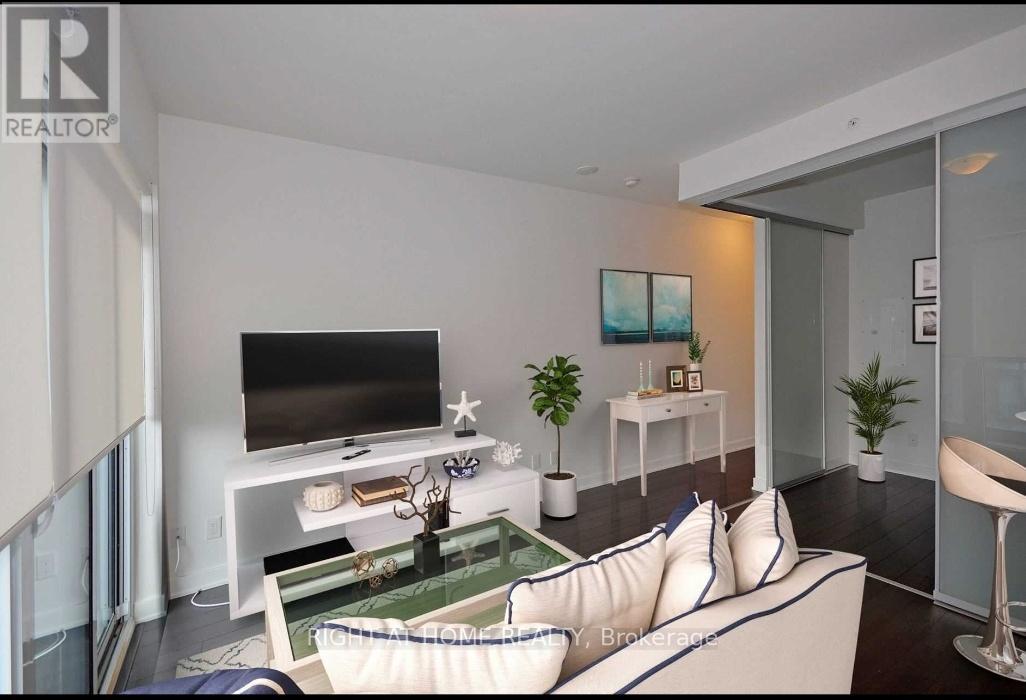 1212 - 210 Simcoe Street, Toronto, Ontario  M5T 0A9 - Photo 4 - C12571444