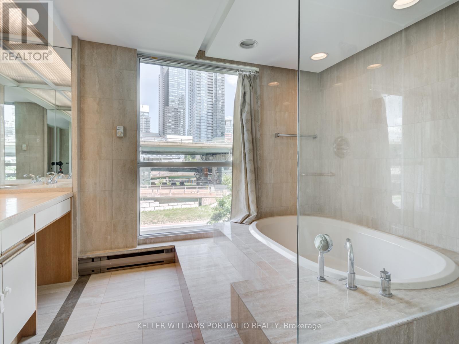 301w - 480 Queens Quay W, Toronto, Ontario  M5V 2Y5 - Photo 18 - C12571488