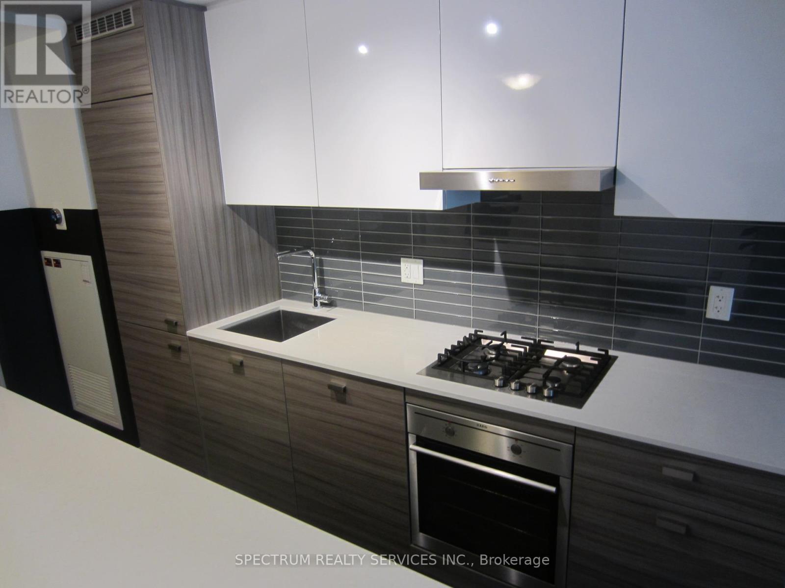 402 - 835 St. Clair Avenue W, Toronto, Ontario  M6C 0A8 - Photo 4 - C12571514