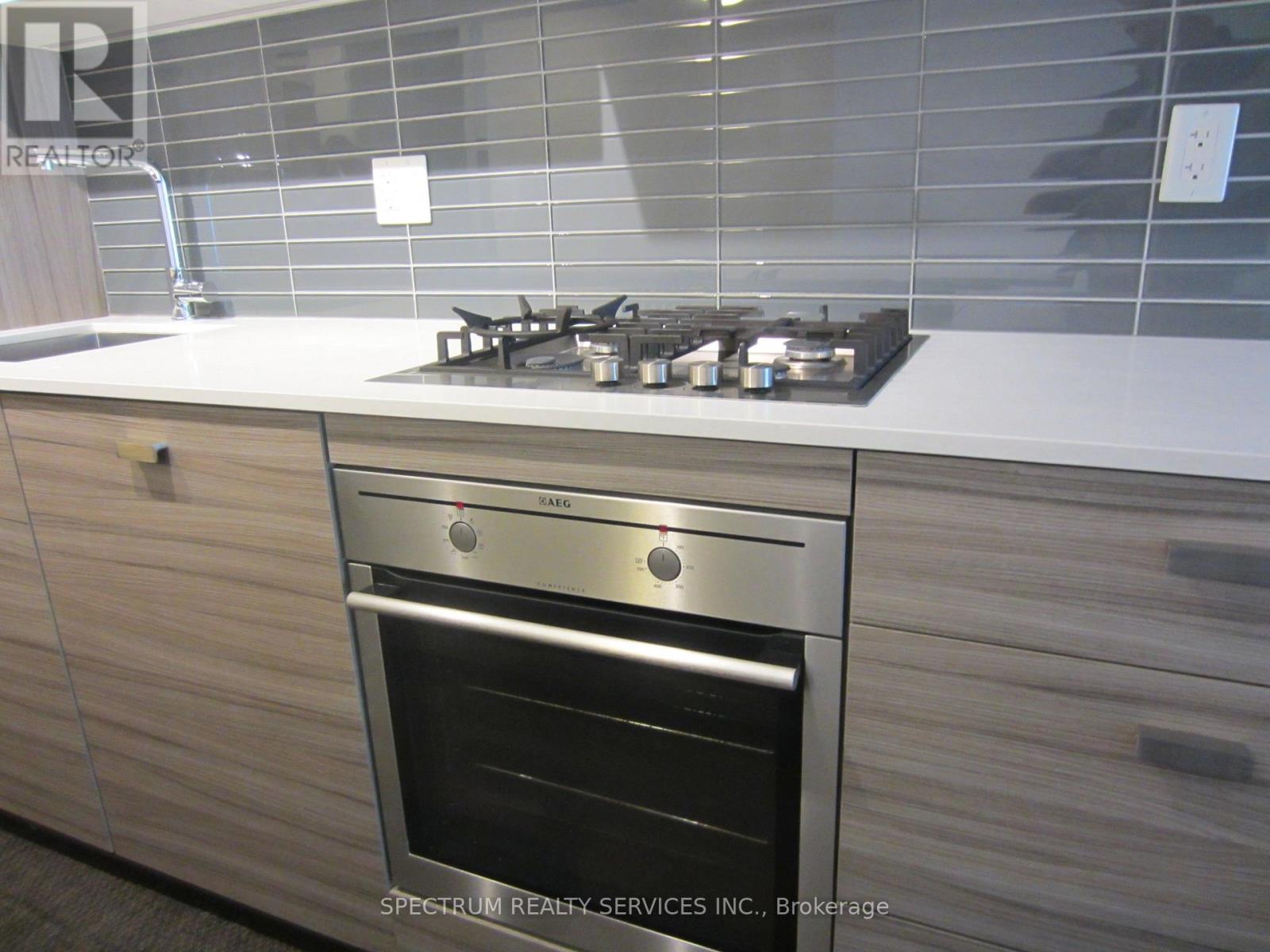 402 - 835 St. Clair Avenue W, Toronto, Ontario  M6C 0A8 - Photo 6 - C12571514