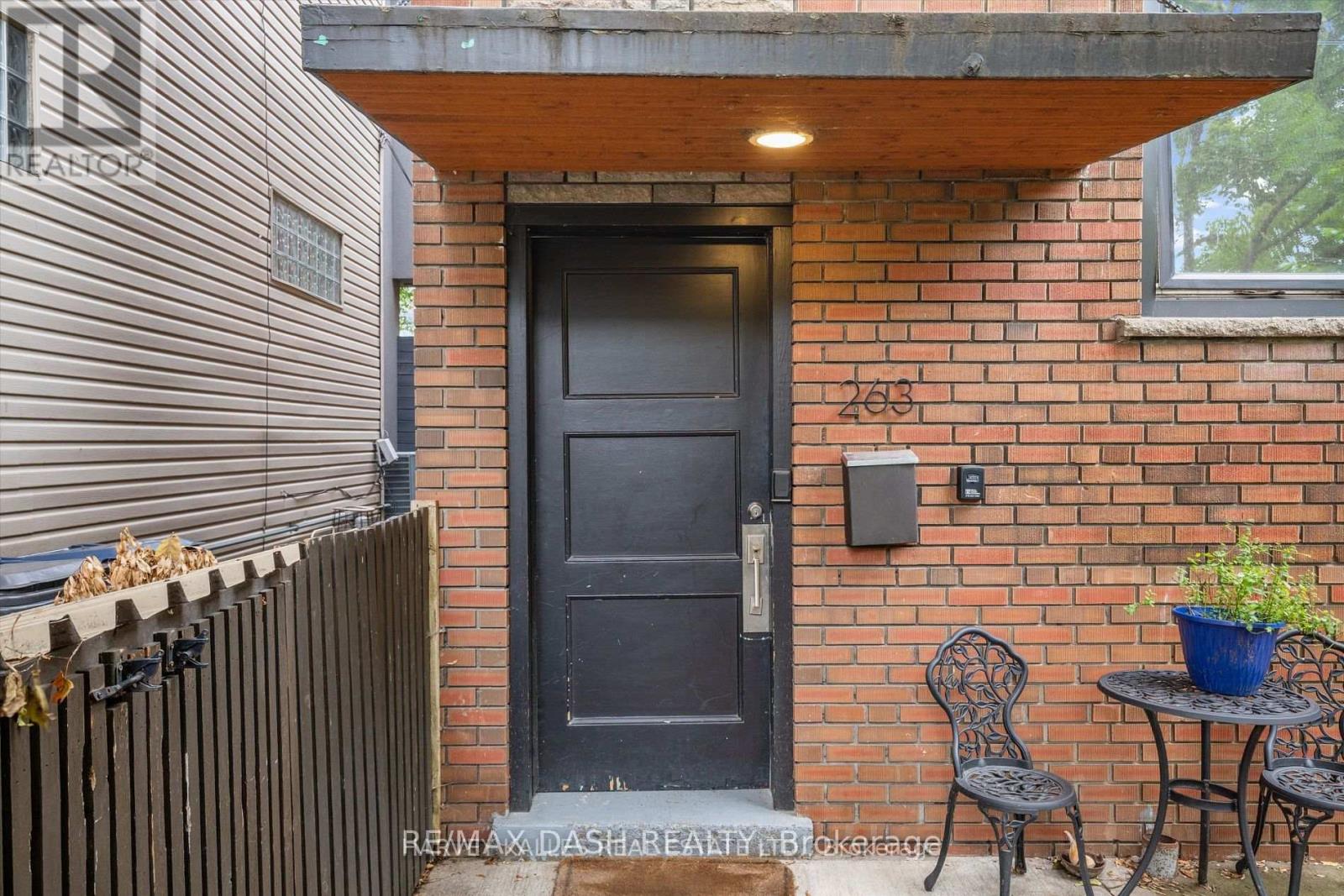 1 - 263 Boston Avenue, Toronto, Ontario  M4M 2V4 - Photo 2 - E12571386