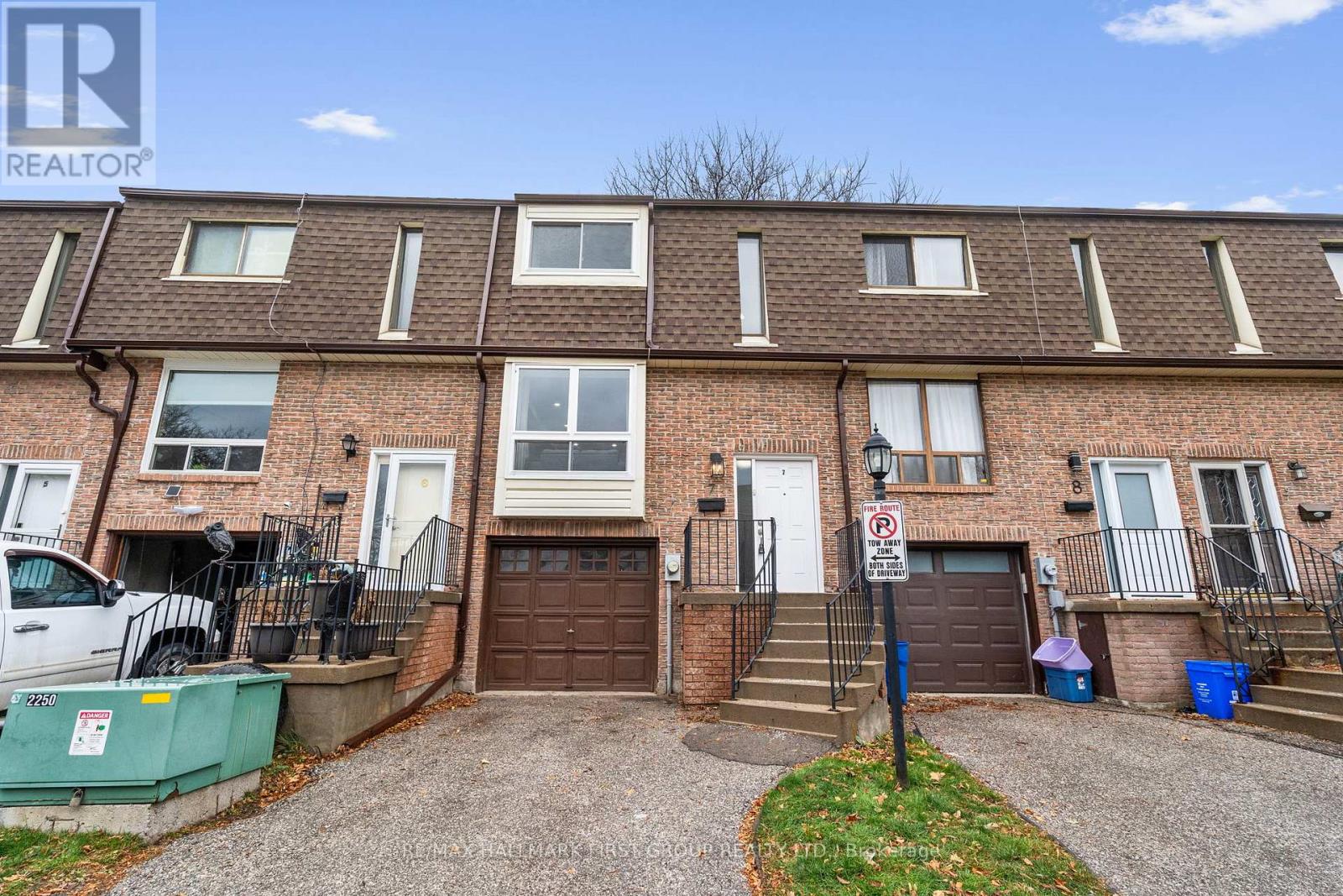 7 - 350 CAMELOT COURT, Oshawa, Ontario