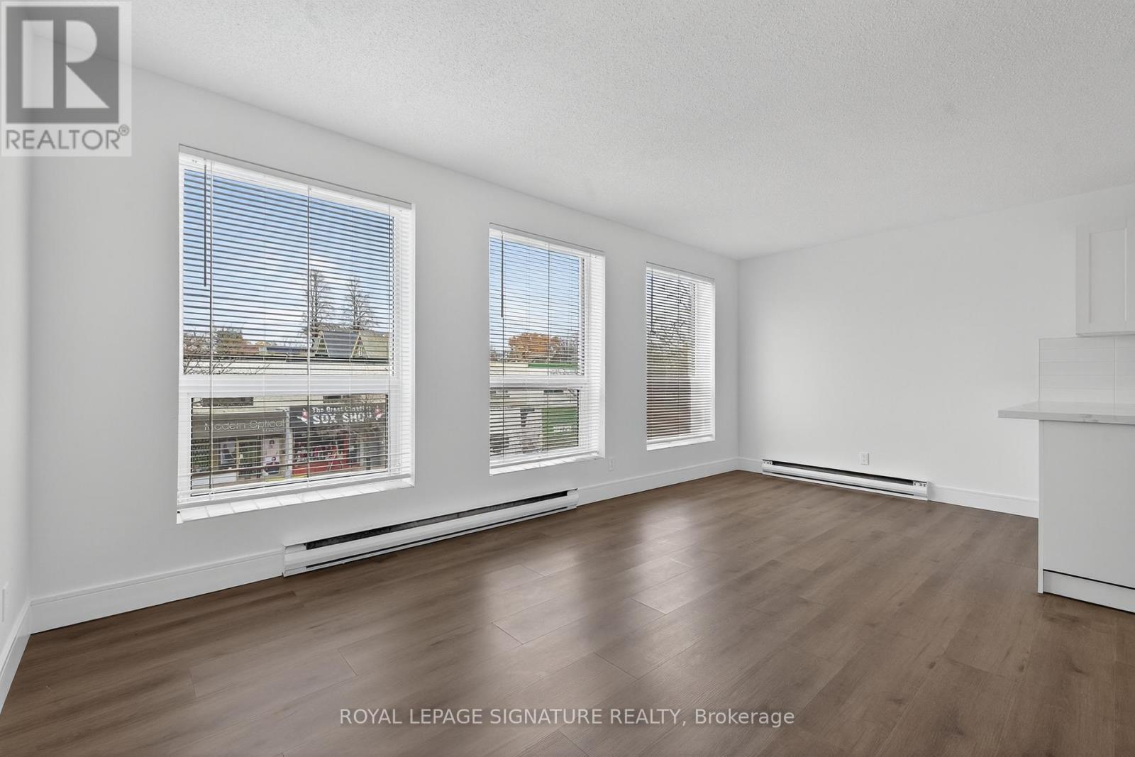 3 - 215 DANFORTH AVENUE, Toronto, Ontario