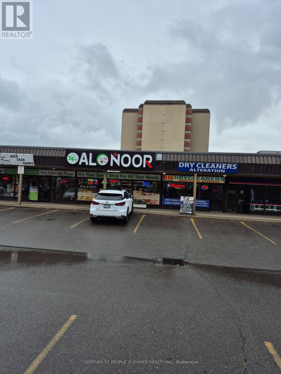 3 - 1900 Lakeshore Road W, Mississauga, Ontario  L5J 1J7 - Photo 3 - W12477853