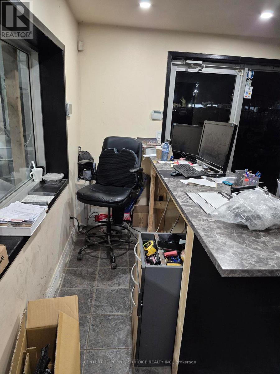 4 - 3364 Mavis Road, Mississauga, Ontario  L5C 1T8 - Photo 8 - W12545468