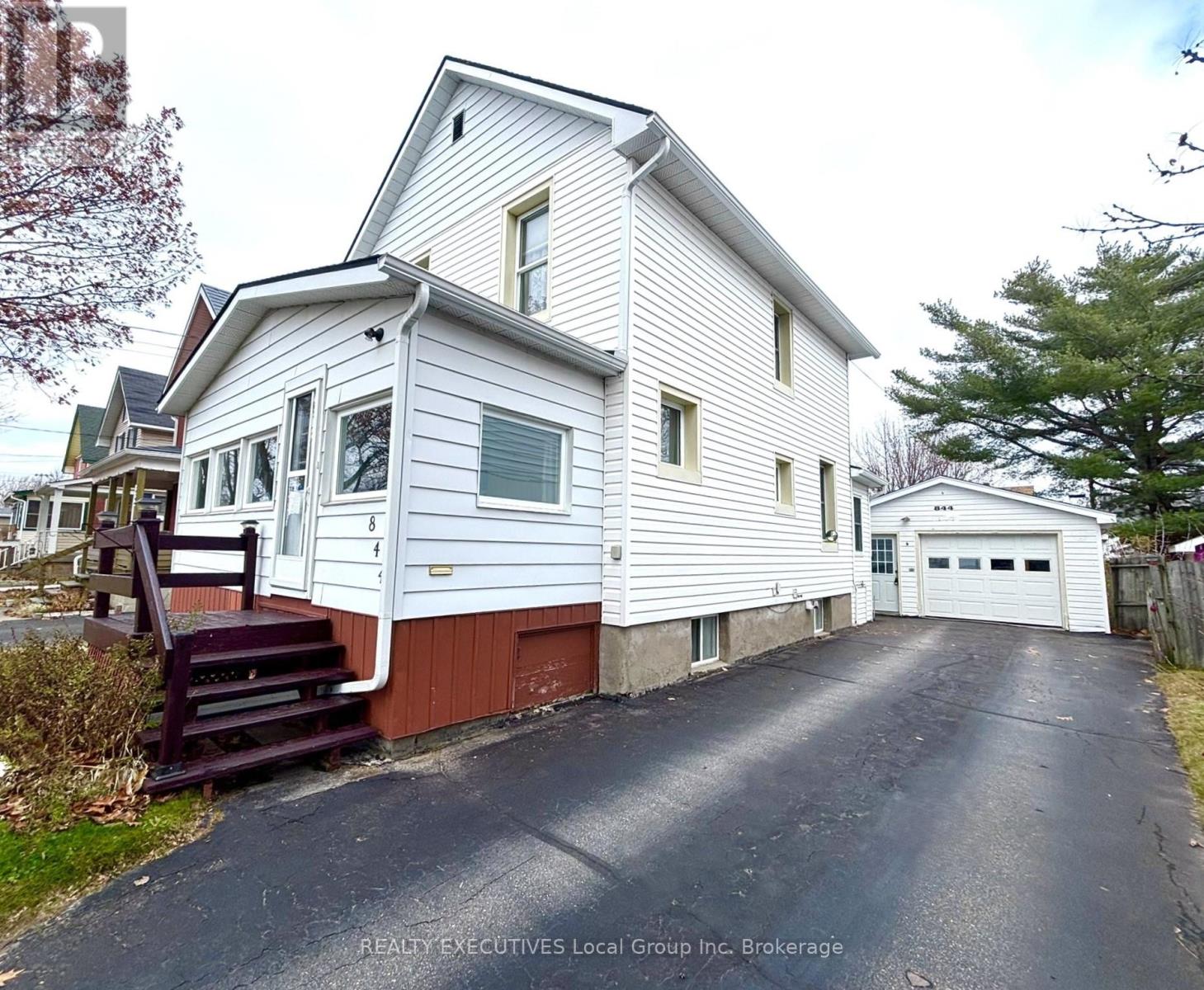 844 Queen Street, North Bay, Ontario  P1A 1T9 - Photo 2 - X12571466