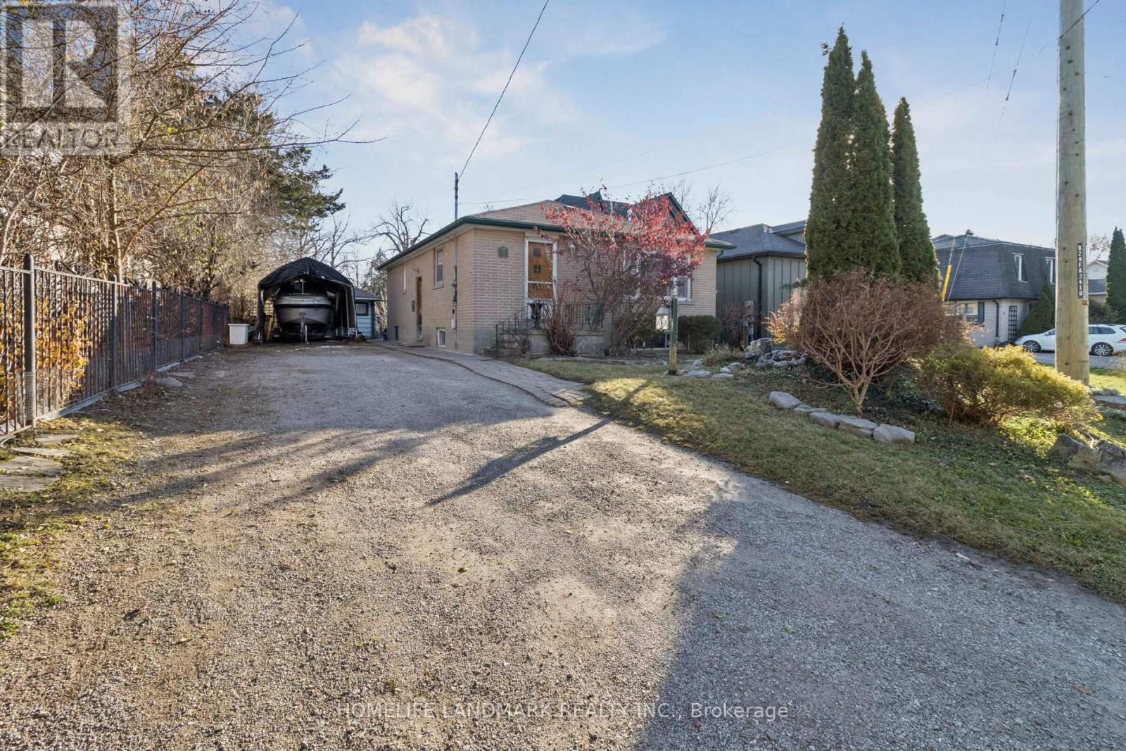 127 Lake Avenue, Richmond Hill, Ontario  L4E 3G5 - Photo 2 - N12571346