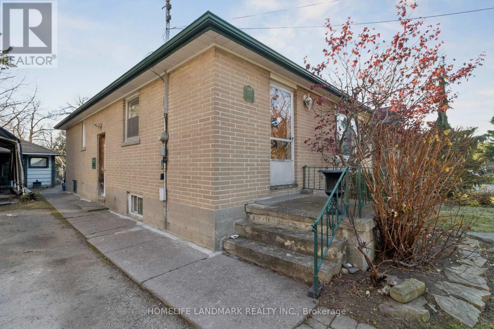 127 Lake Avenue, Richmond Hill, Ontario  L4E 3G5 - Photo 4 - N12571346