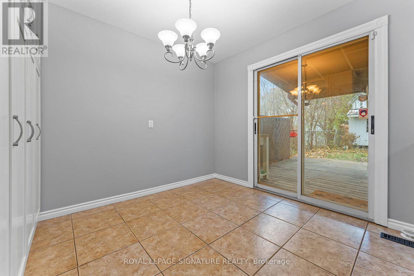 690 Elgin Street, Newmarket, Ontario  L3Y 3B4 - Photo 4 - N12571362