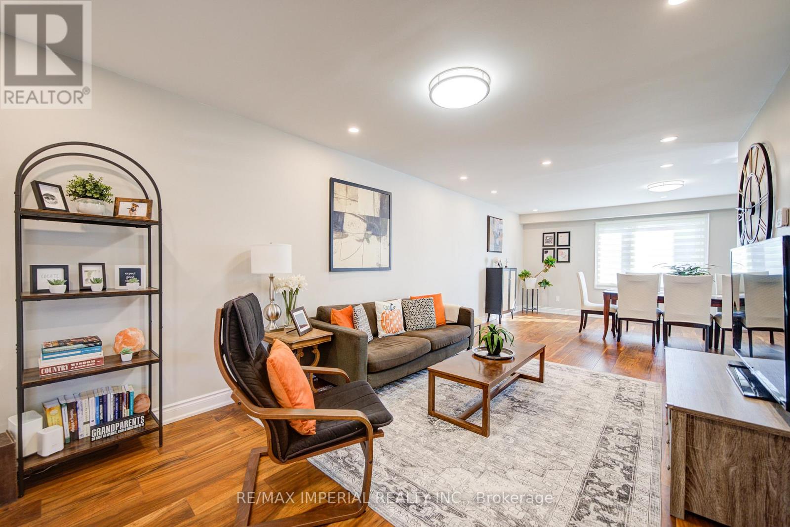 147 Millard Street, Whitchurch-Stouffville, Ontario  L4A 5A1 - Photo 4 - N12571364