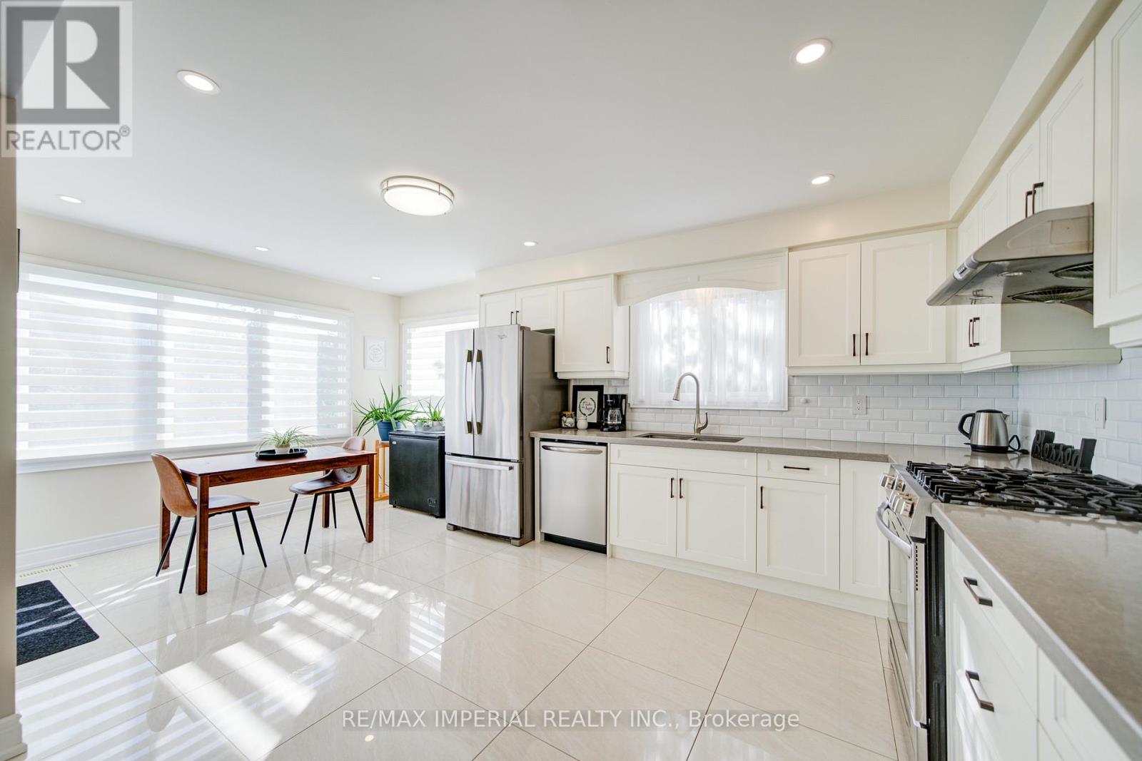 147 Millard Street, Whitchurch-Stouffville, Ontario  L4A 5A1 - Photo 7 - N12571364