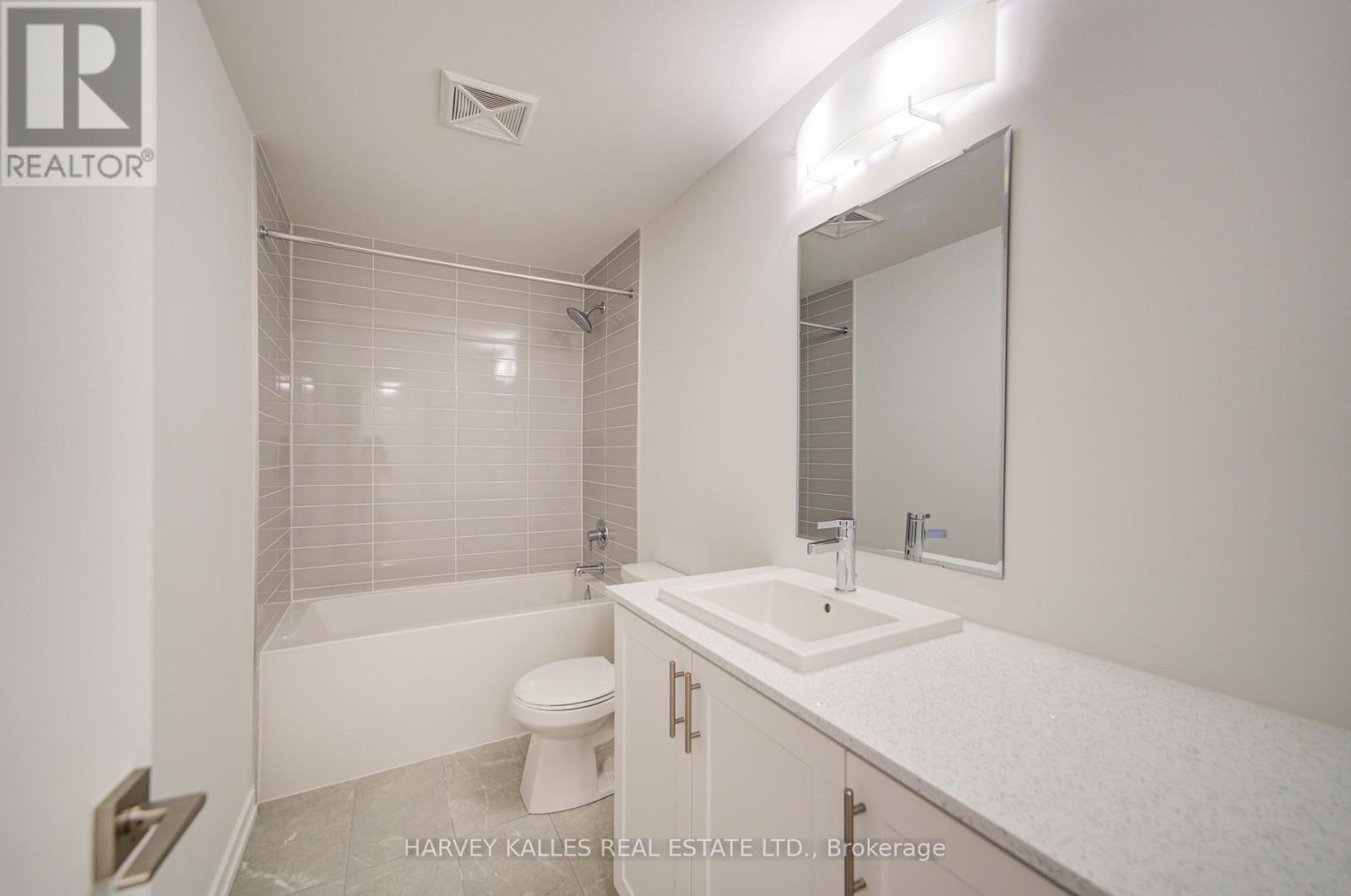 11 - 18 Lytham Green Circle, Newmarket, Ontario  L3Y 0H4 - Photo 21 - N12571366