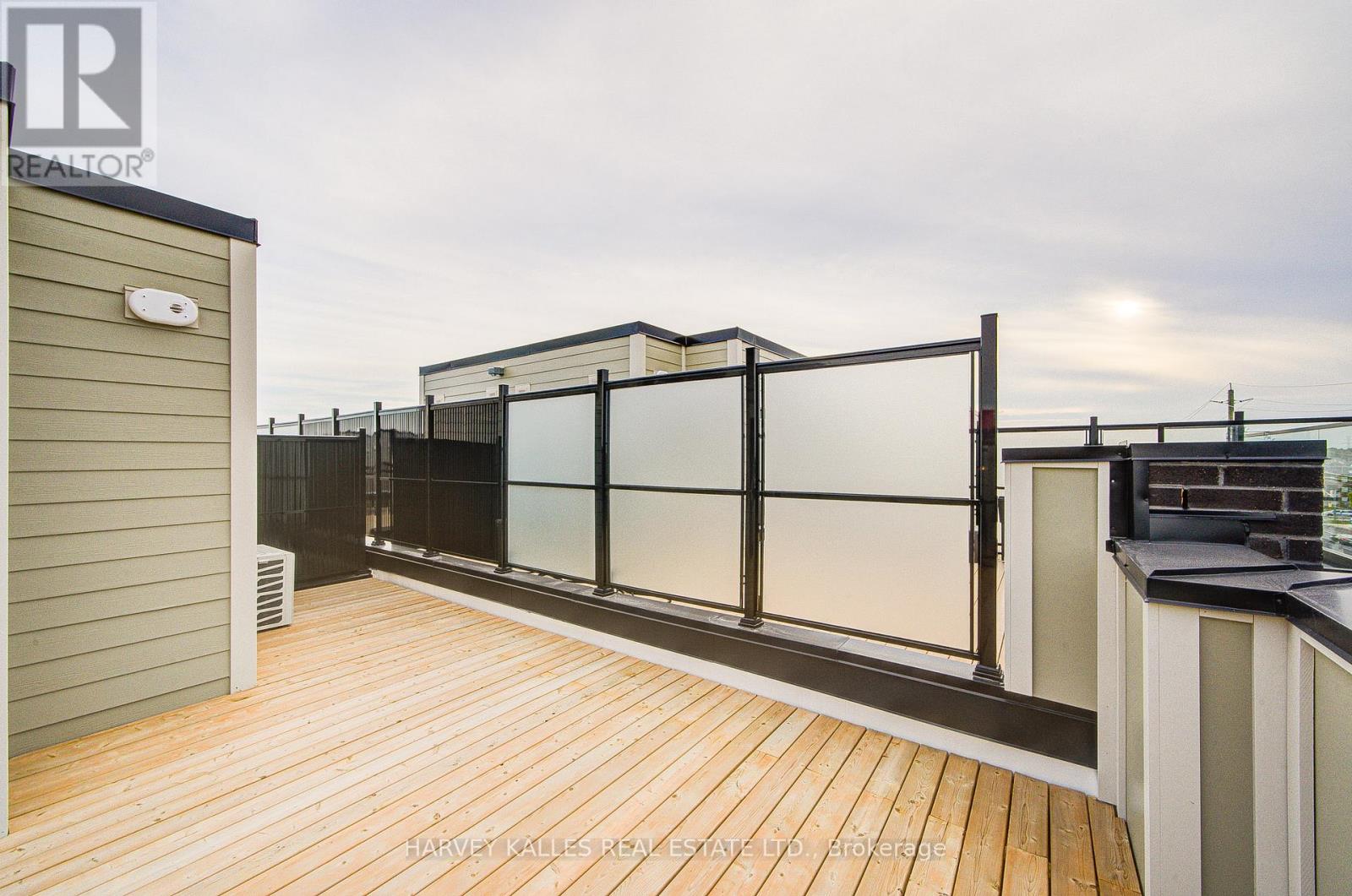 11 - 18 Lytham Green Circle, Newmarket, Ontario  L3Y 0H4 - Photo 33 - N12571366