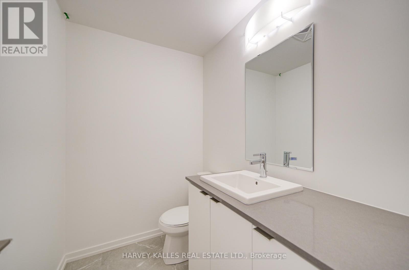 11 - 18 Lytham Green Circle, Newmarket, Ontario  L3Y 0H4 - Photo 7 - N12571366