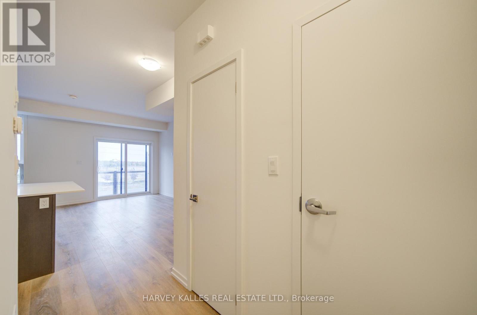 11 - 18 Lytham Green Circle, Newmarket, Ontario  L3Y 0H4 - Photo 8 - N12571366