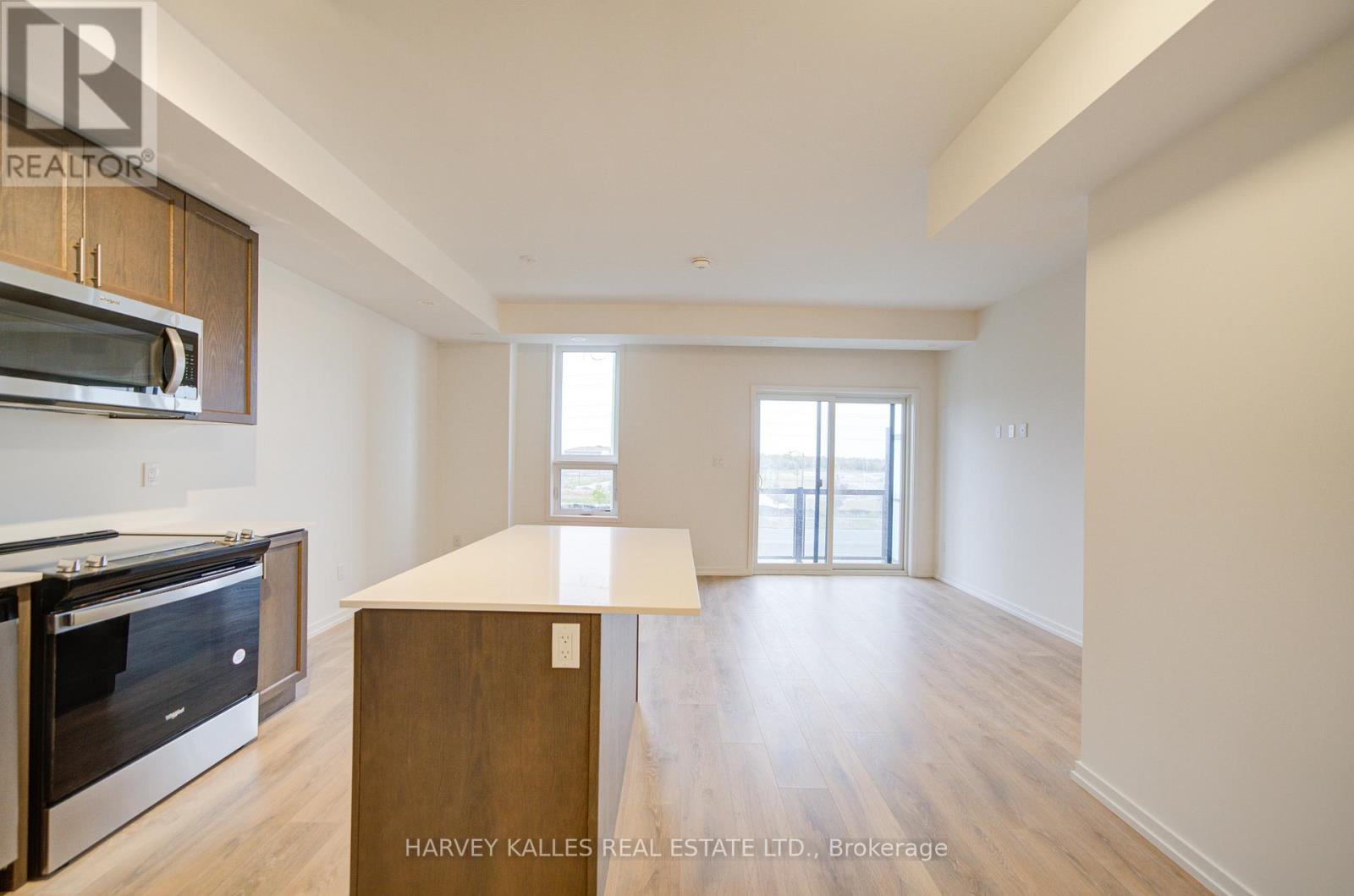 11 - 18 Lytham Green Circle, Newmarket, Ontario  L3Y 0H4 - Photo 9 - N12571366