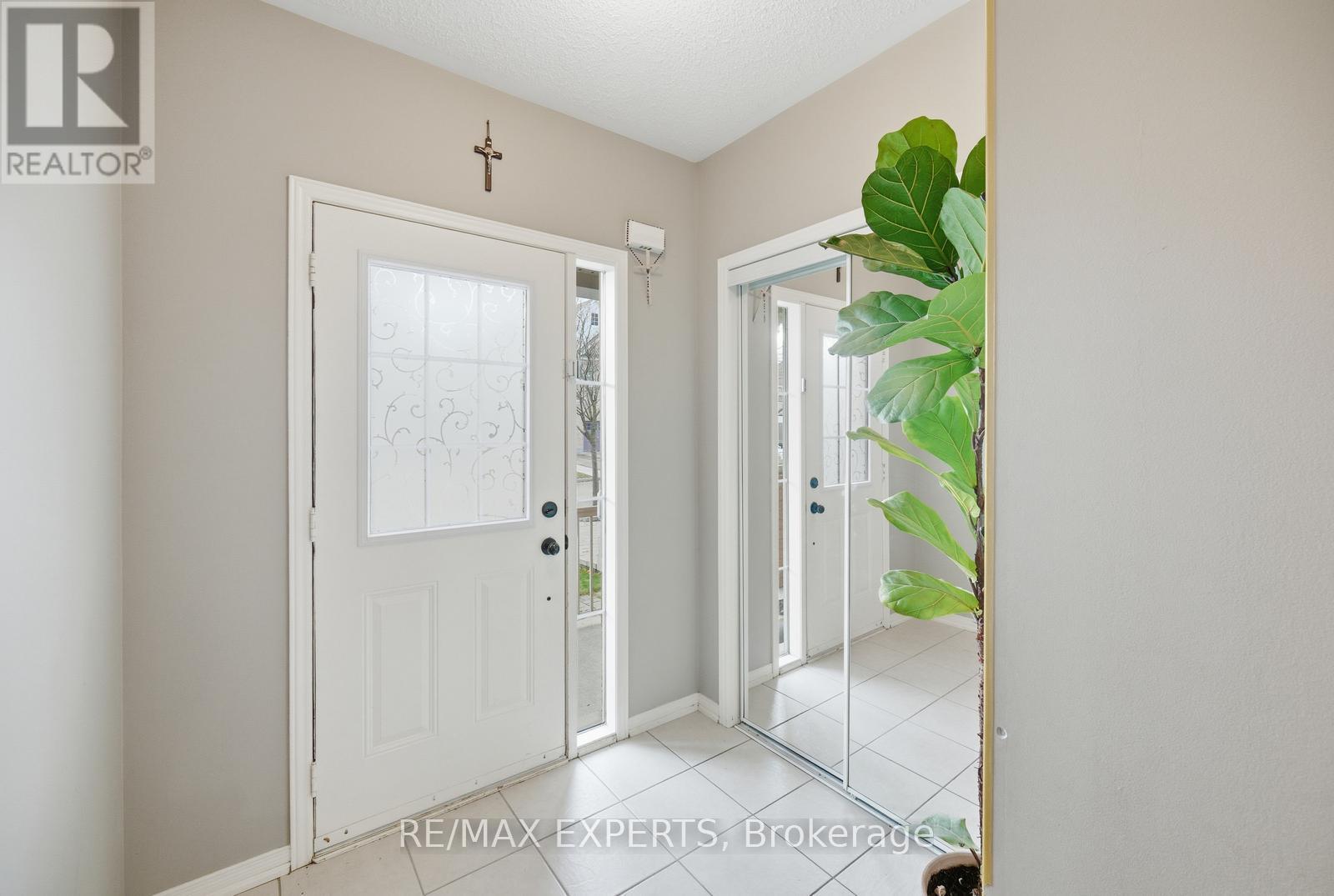 39 Manordale Crescent, Vaughan, Ontario  L4H 0T6 - Photo 5 - N12571400