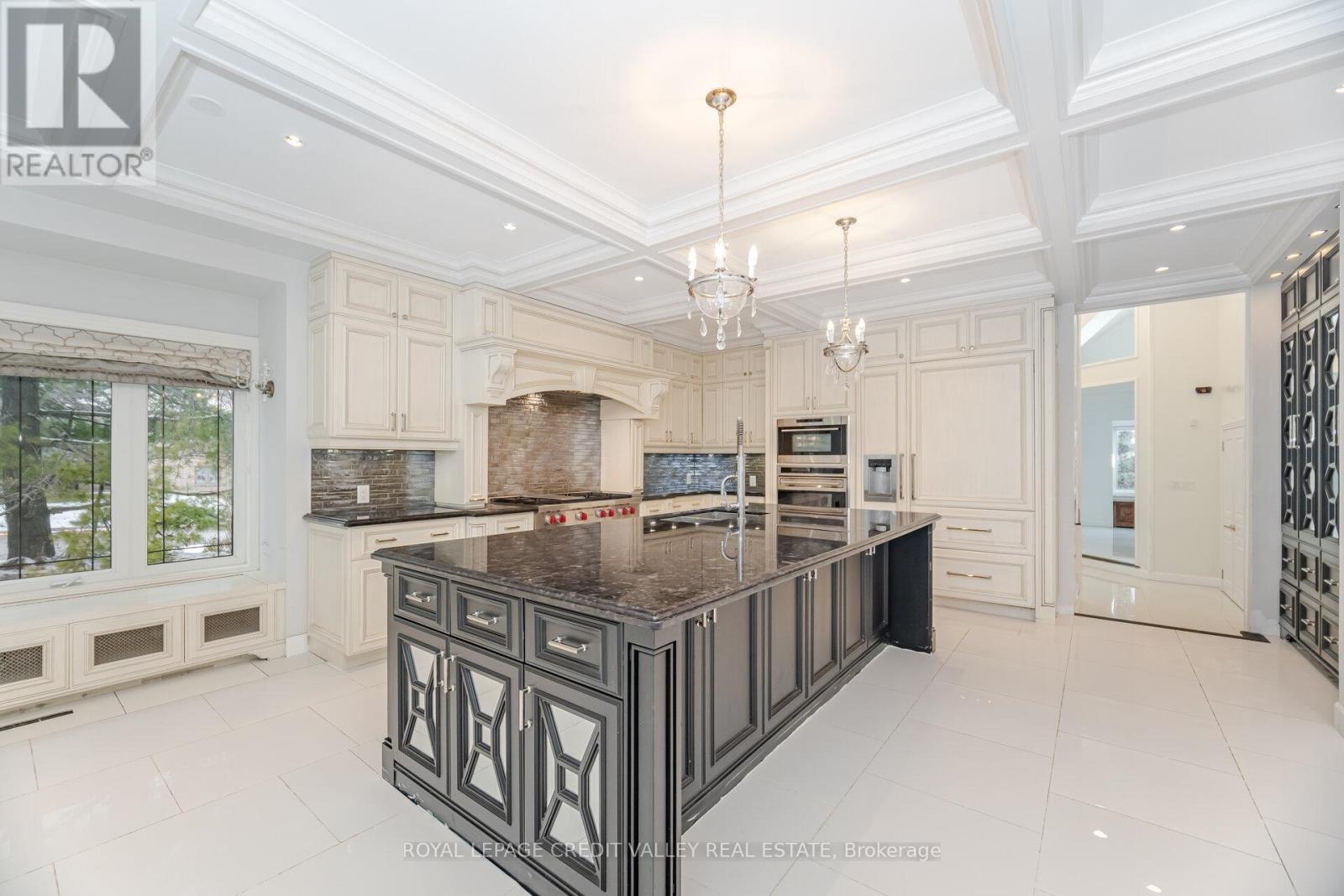 2 Huntingwood Court, Vaughan, Ontario L4H 1A7 - Photo 12 - N12571442