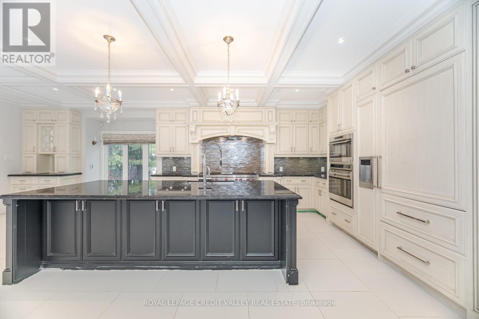 2 Huntingwood Court, Vaughan, Ontario L4H 1A7 - Photo 13 - N12571442