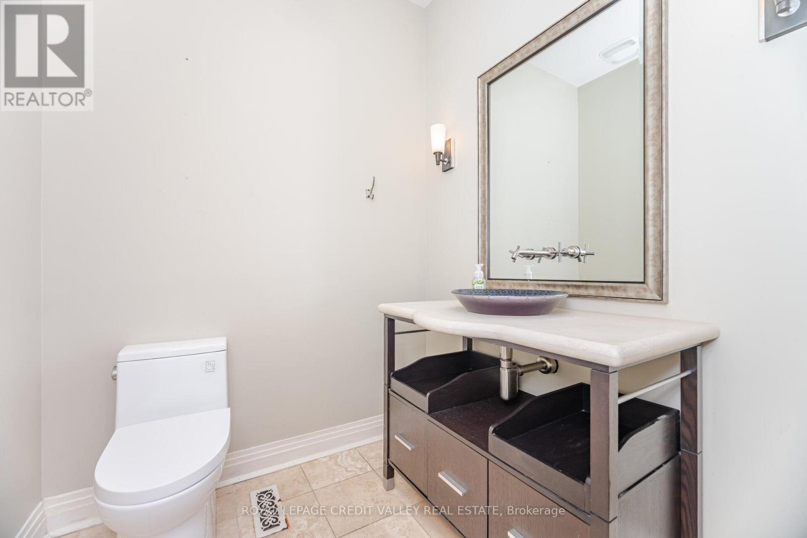 2 Huntingwood Court, Vaughan, Ontario L4H 1A7 - Photo 16 - N12571442